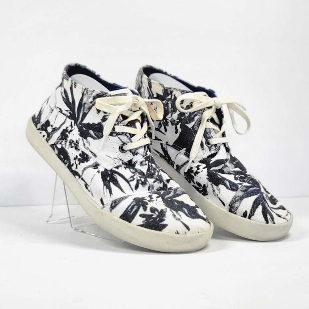 TOMS print lace up sneakers Sz 8.5